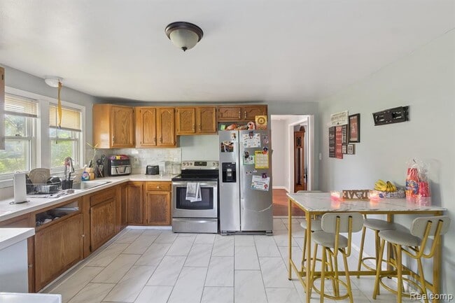 Building Photo - 5315 Edgewood St