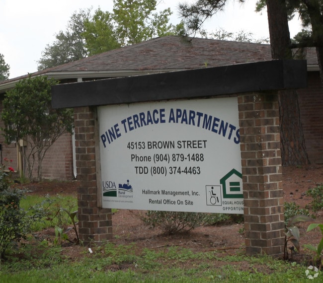 Building Photo - Pine Terrace I