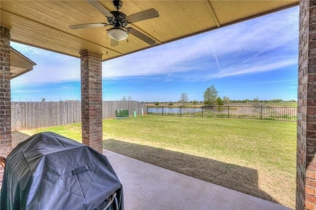 Building Photo - St James Park Home in Norman - Community Pool!  Available in April!