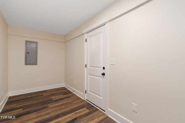 Building Photo - 1465 Highpoint Ave