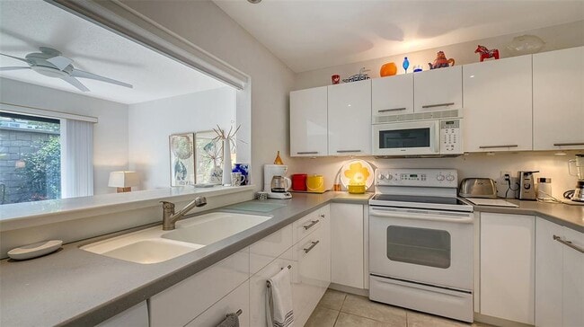 Building Photo - 1621 Clower Creek Dr