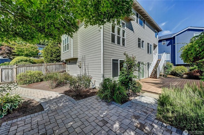 Building Photo - ? Stunning 4BR/3.5BA Home in Lake Forest P...