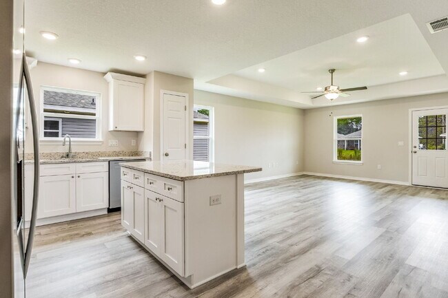 Building Photo - Contemporary Living in Milton!