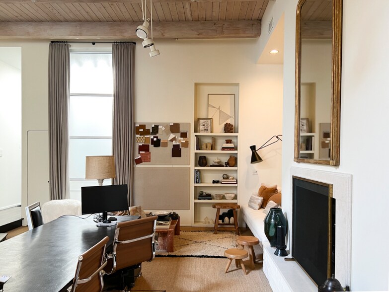 Building Photo - 1113 W Armitage Ave