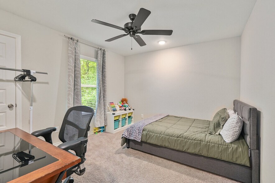 Building Photo - 3824 Springfield Dr