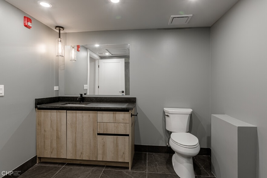 Building Photo - 729 N Sangamon St