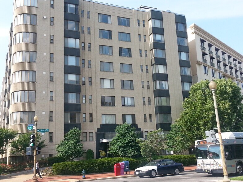 Building Photo - 1 Scott Cir NW
