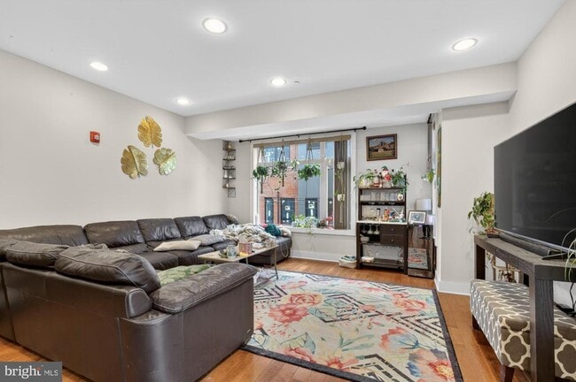 Building Photo - 1535 N Philip St