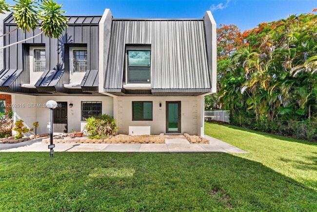 Building Photo - 5555 Ludlam Rd