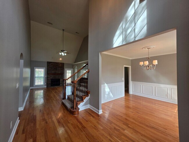 Building Photo - Holiday SPECIAL!! $500 OFF Your Move-In Co...