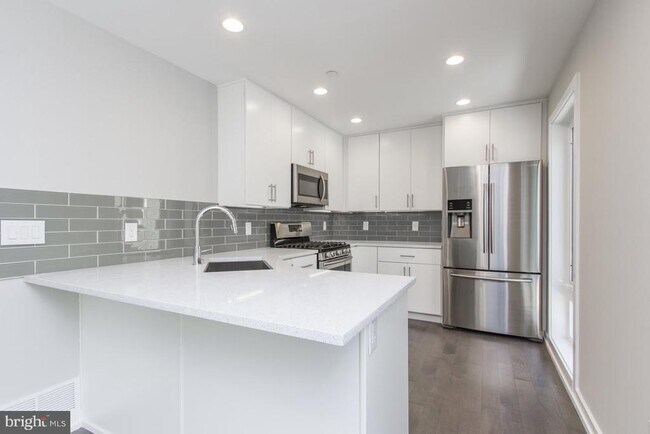 Primary Photo - 712-14 S Sartain St
