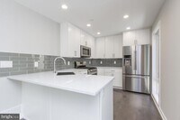 Building Photo - 712-14 S Sartain St