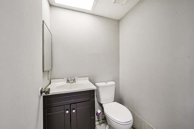 Building Photo - 7059 Chasewood Dr