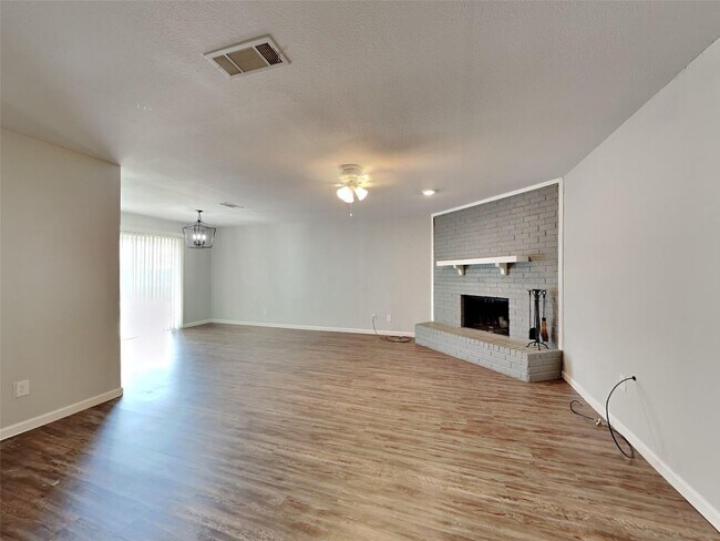 Building Photo - 3 BR/2BA | Renovated Single Family Home | 2-car garage | Fenced backyard