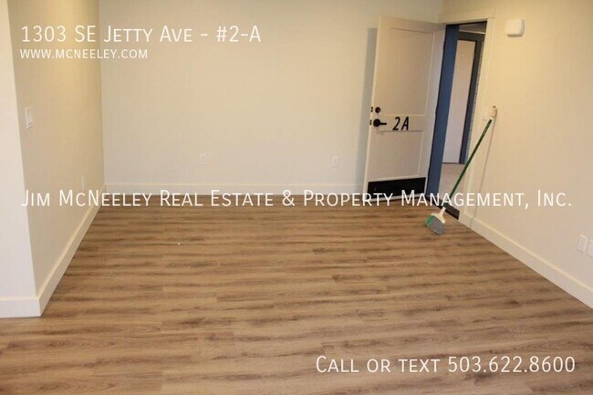 Building Photo - 1303 SE Jetty Ave