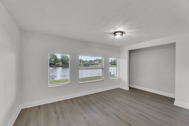 Building Photo - 904 Banks Rd