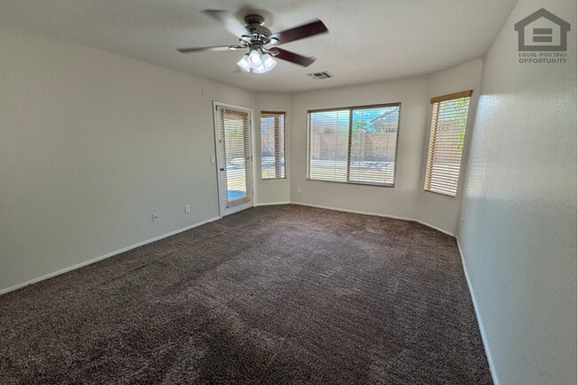 Building Photo - 3Bed/2Bath House in Avondale! Ready for Immediate Move-In! – RV GATE!