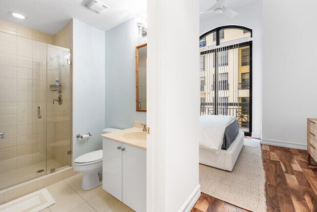 Building Photo - 701 S Olive Ave