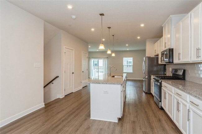 Building Photo - 4602 Spruce Rd