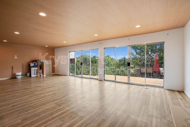 Building Photo - 12 Elna Dr