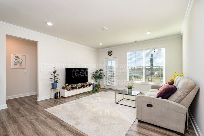 Building Photo - 7901 Iron Rd