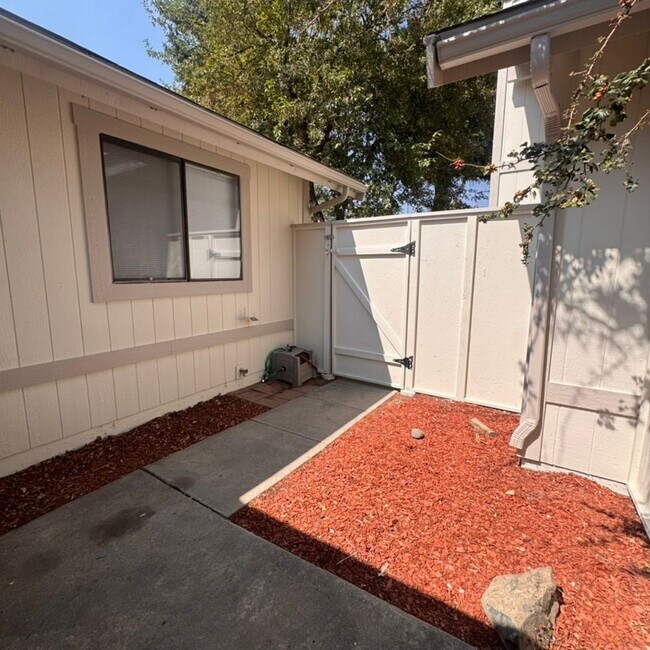Building Photo - 1255 Searchlite Ct