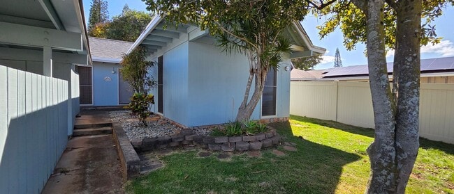Building Photo - Mililani Town - Single story house with fe...