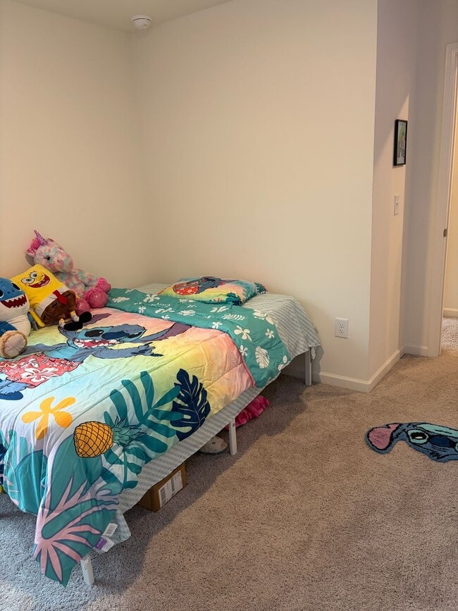 Building Photo - End-Unit Townhouse