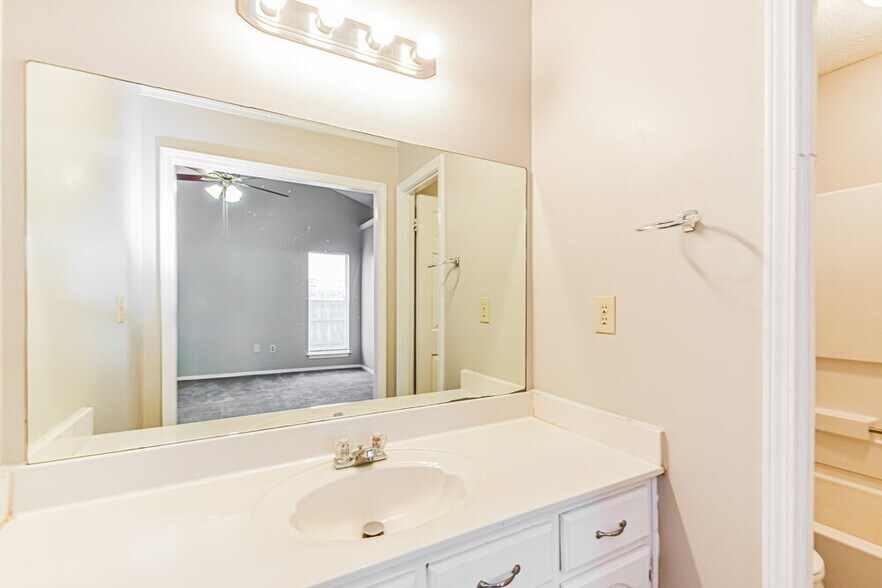 Building Photo - 7171 Dunbarton Dr