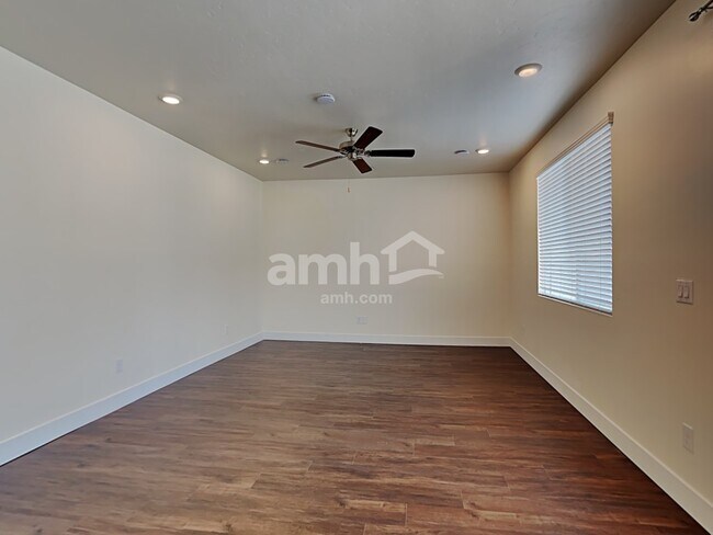 Building Photo - 1113 Moorside Ave