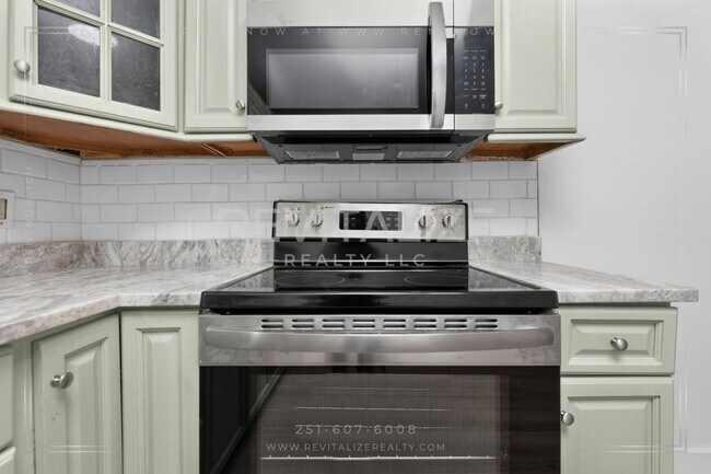 Building Photo - 2900 Lott Dr
