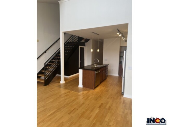 Building Photo - Beautiful 2 Bedroom 2 Bathroom Loft in the...