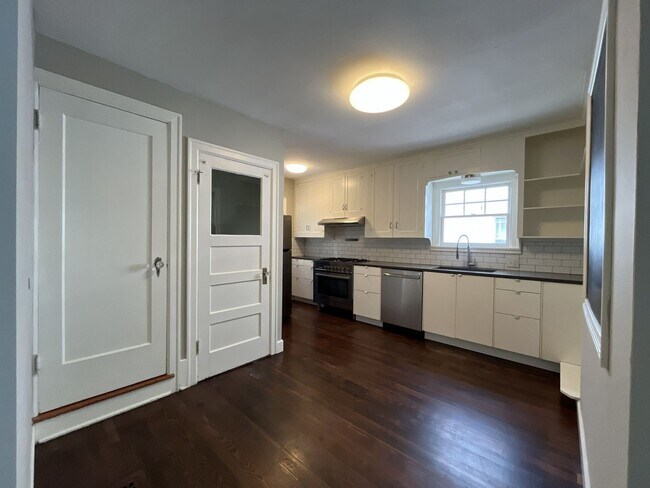 Building Photo - Stunning Rose City Park 5BD 2BA Home with Gas Fireplace Updated Finishes, Air Conditioning & Laun...