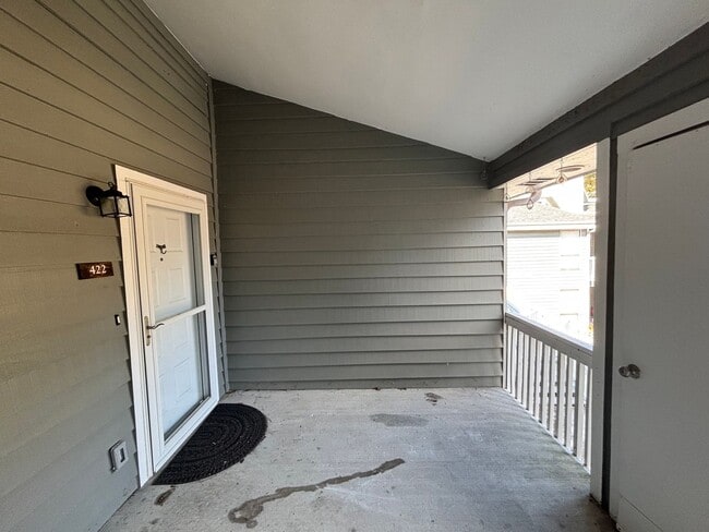 Building Photo - 2 Bed 2 Bath Condominium in Hampstead