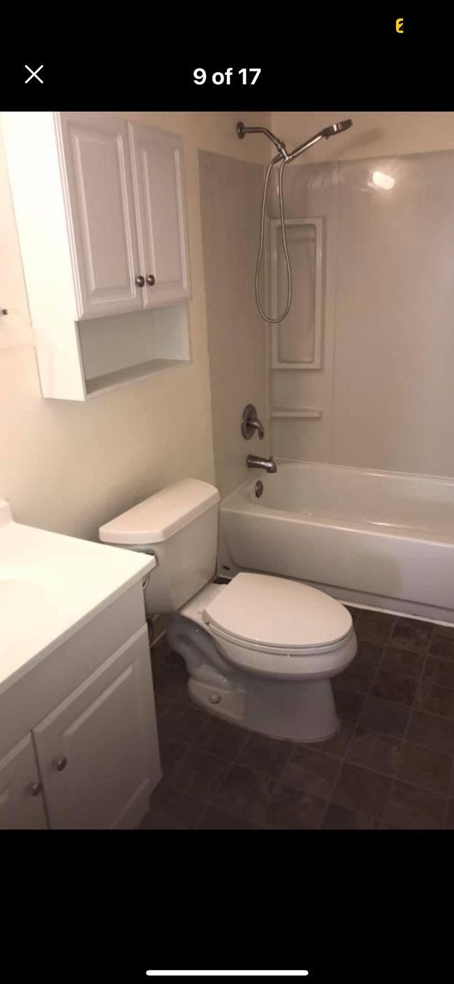 Building Photo - 400 Glendale Rd