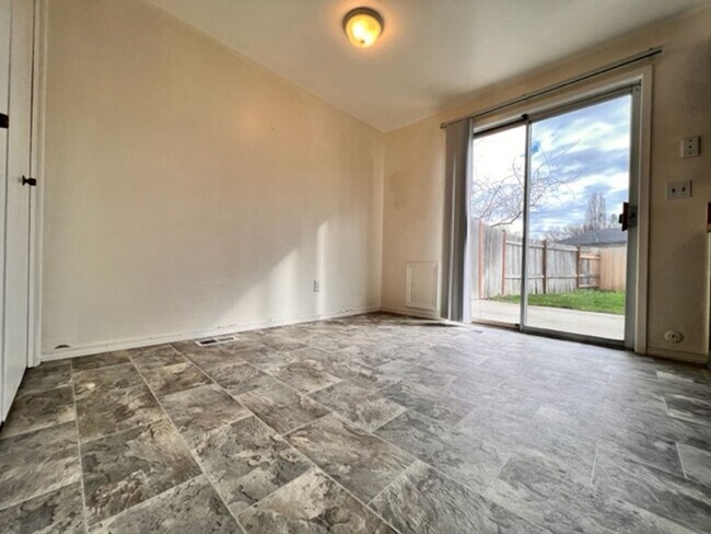 Building Photo - 200 N Stierman Way