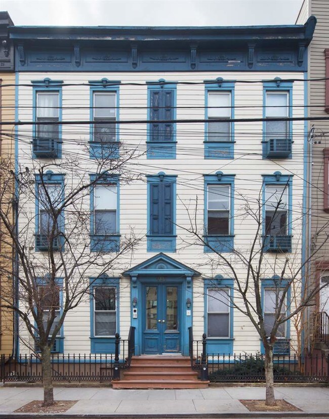 Building Photo - 407 2nd St