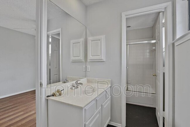 Building Photo - 2416 Brookhaven Dr