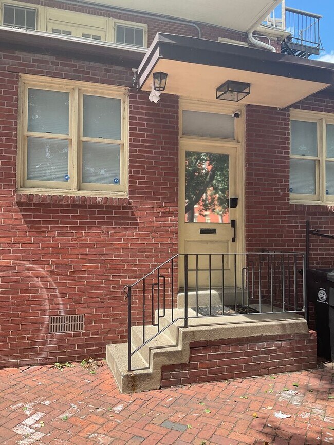 Building Photo - 801 N 2nd St