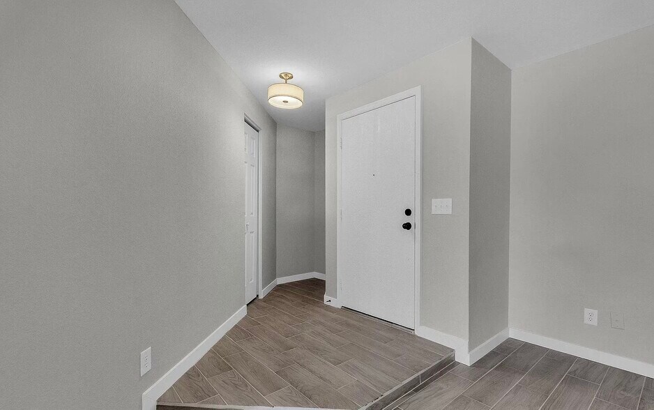 Building Photo - 14460 N 57th Dr