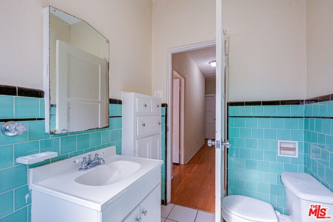 Building Photo - 1492 Silver Lake Blvd