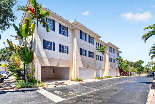 Building Photo - 2502 N Dixie Hwy
