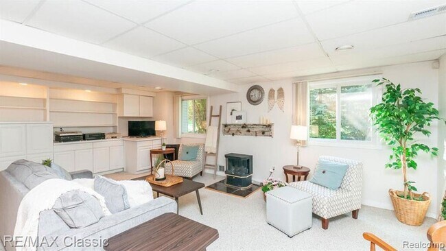Building Photo - AVAILABLE - Waterfront Home!