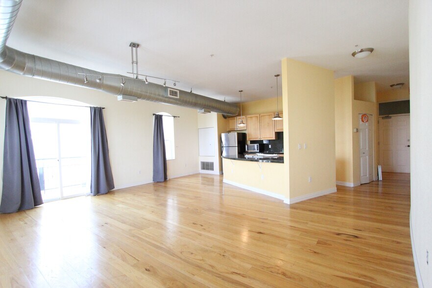 Building Photo - 277 N Broadway