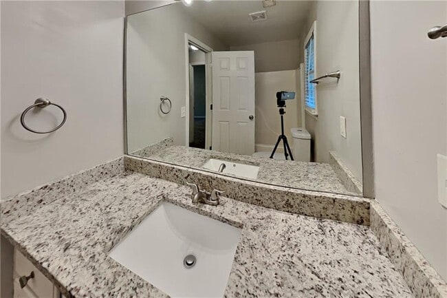 Building Photo - 3371 Chatsworth Way