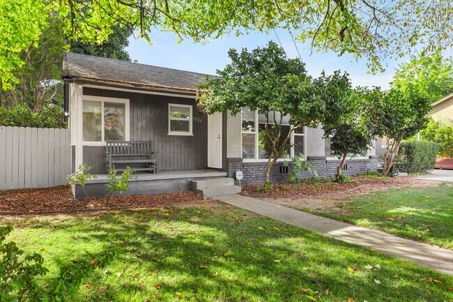 Building Photo - Heart of Sacramento ~~Duplex for RENT!