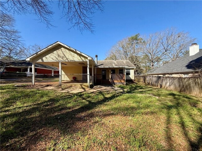 Building Photo - 955 Louise Ave