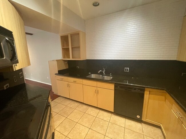 Building Photo - 101 W Market St