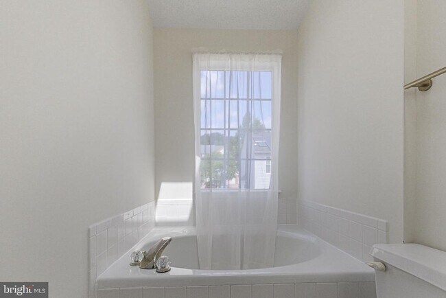 Building Photo - 2209 Bear Valley Terrace