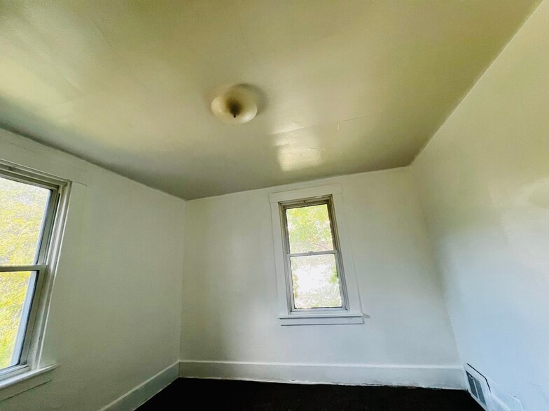 Building Photo - 121 Sumner Ave